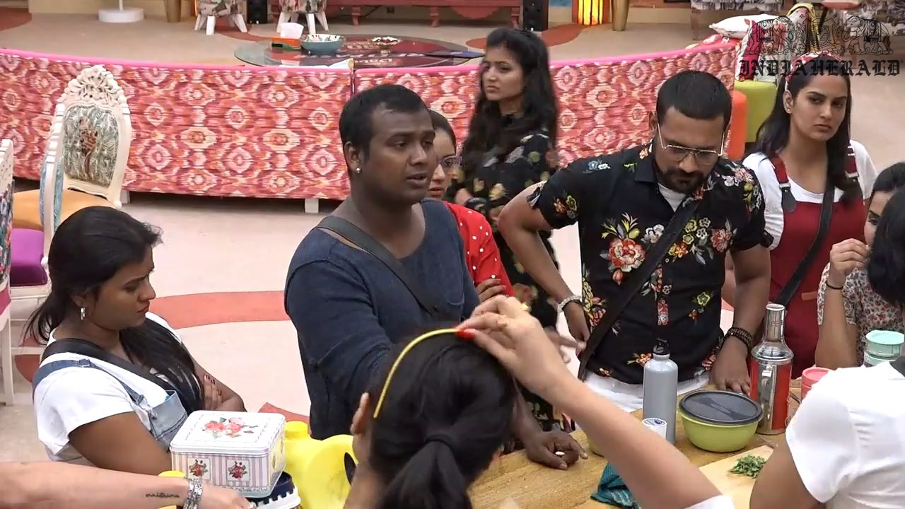 Bigg Boss Telugu Season 3 Day 4 Hot Stills Set 1