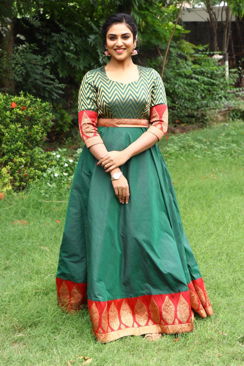 Bigil Girl Indhuja Looking Hot In Green Traditional Dress