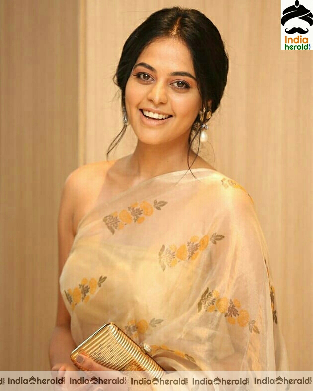 Bindhu Madhavi looking hot in saree