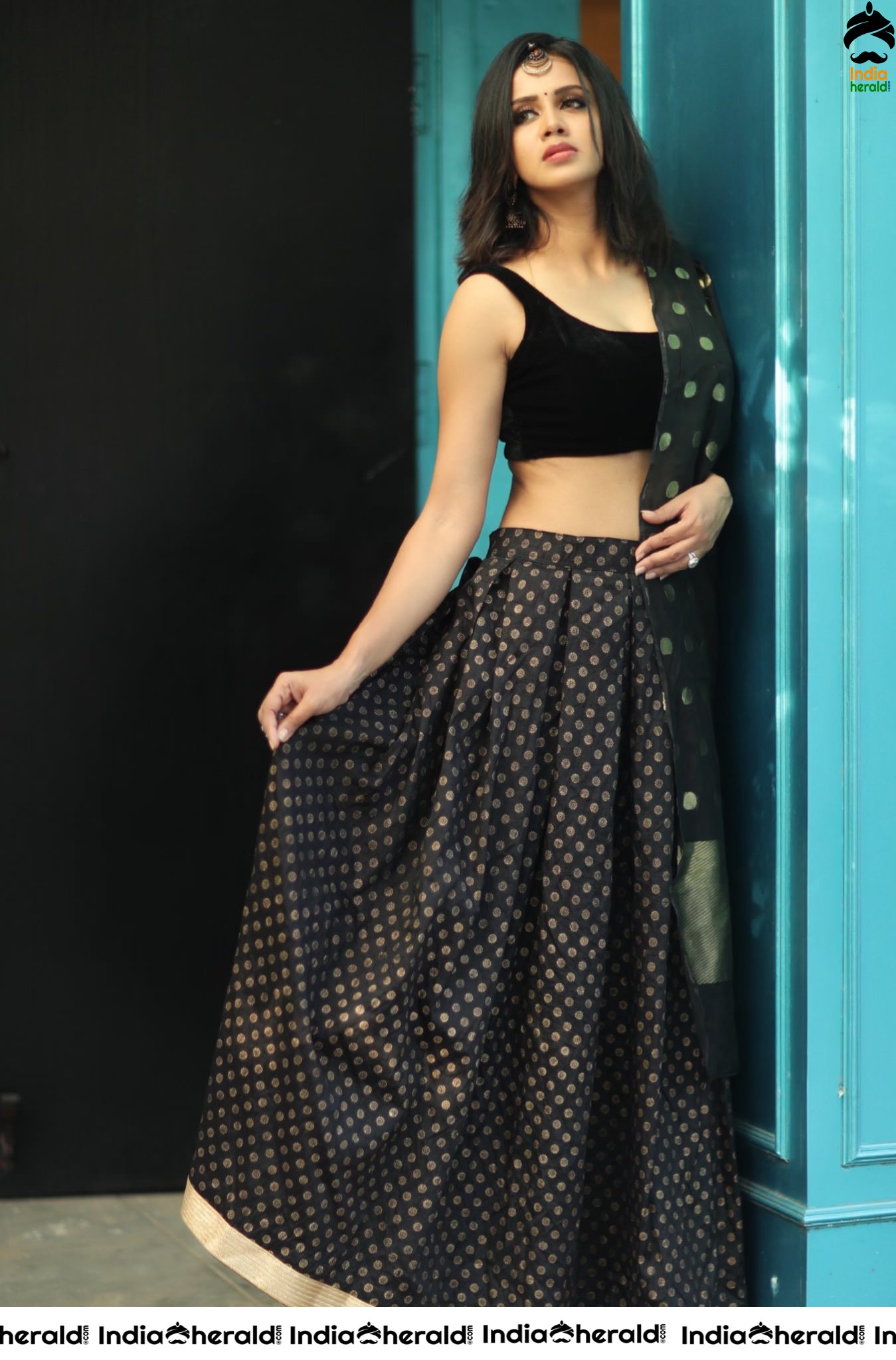 Brahmin Beauty VJ Anjana oozes sex appeal in these Latest Photos