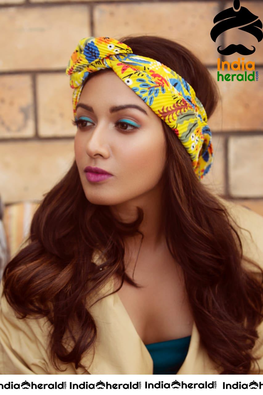 Catherine Tresa Captivating and Sexy Photoshoot