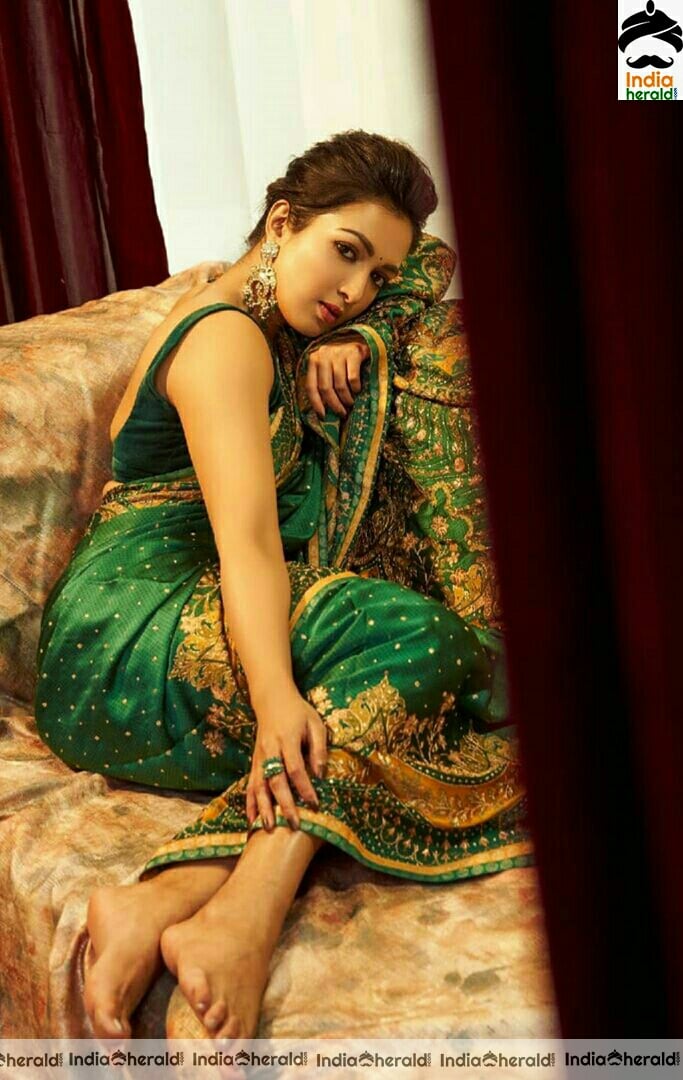 Catherine Tresa Latest Hot Green Saree Stills
