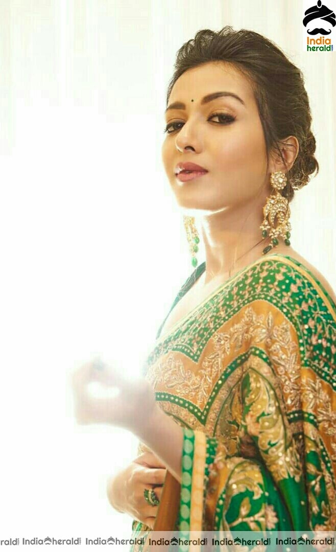 Catherine Tresa Latest Hot Green Saree Stills