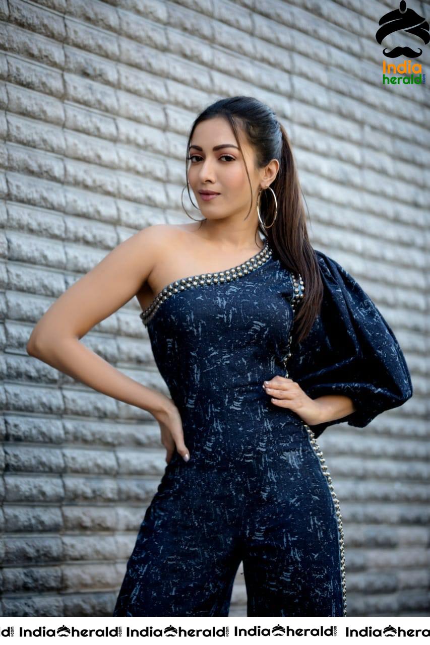 Catherine Tresa Looking Like a Perfect Babe in this Denim Blue Costume