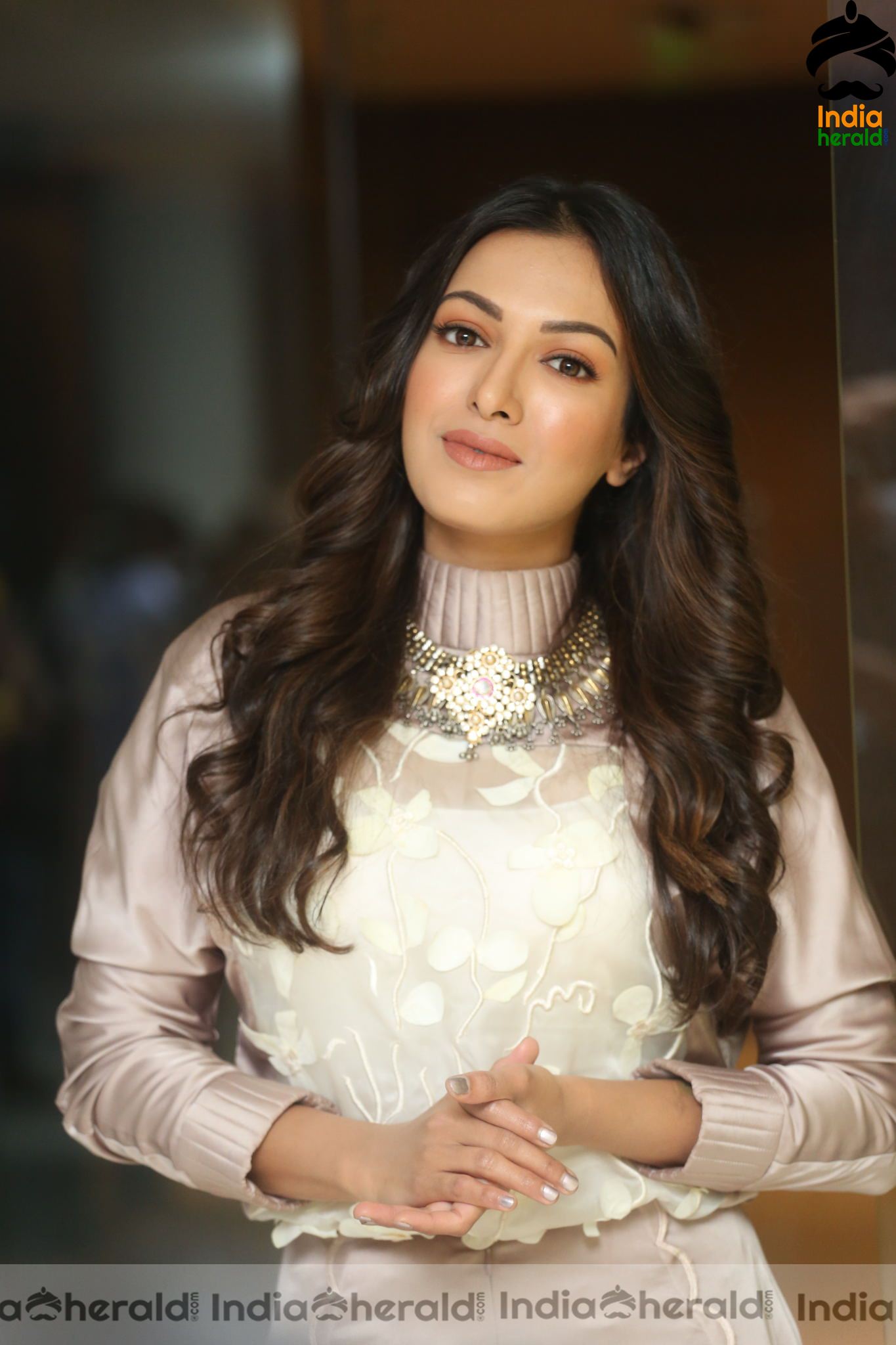 Catherine Tresa Looking Resplendent as an Angel in these Clicks