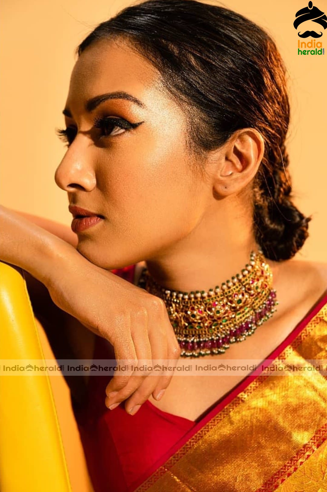 Catherine Tresa Looking Sexy and Gorgeous in Sleeveless Blouse and Saree