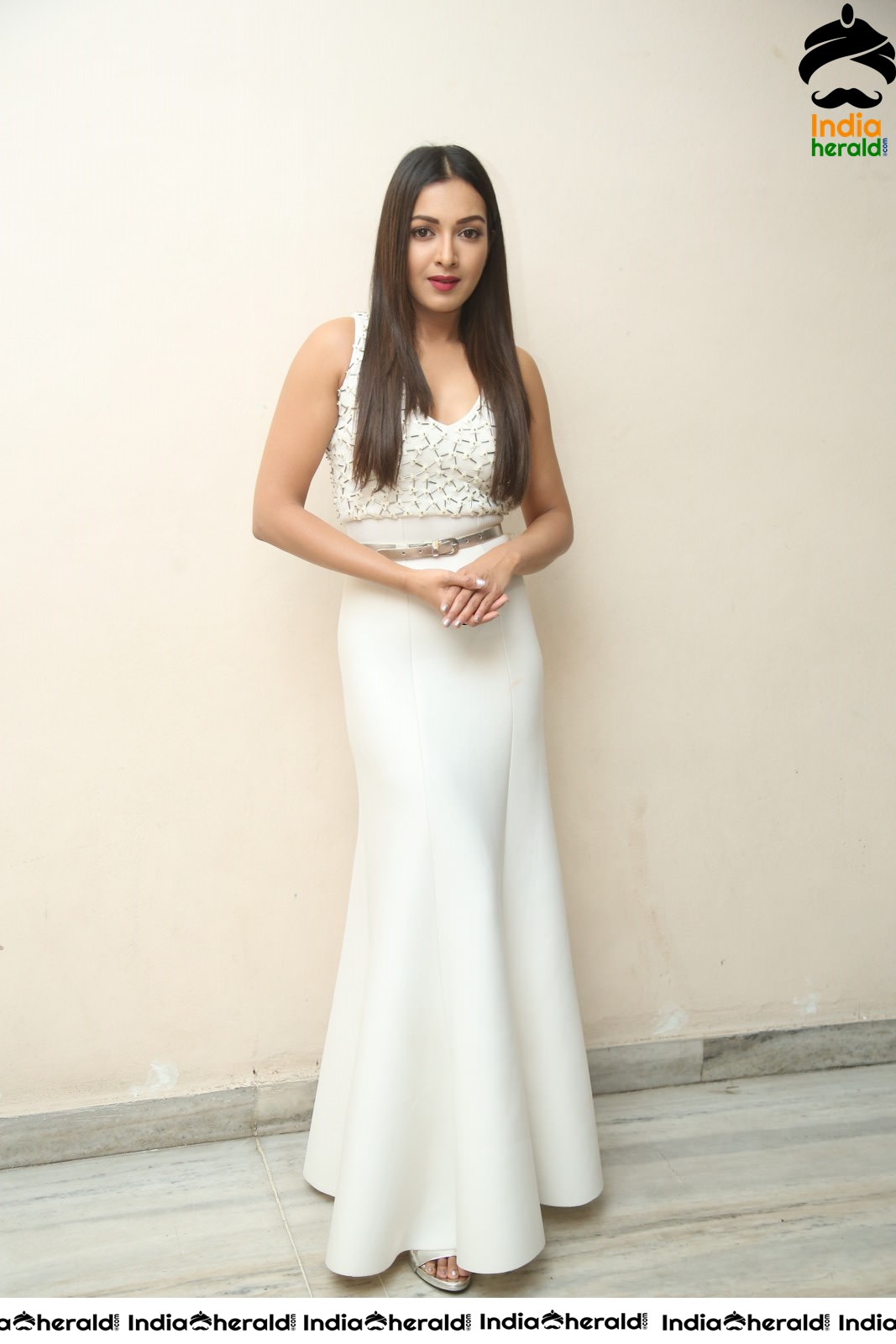 Catherine Tresa Looking Tempting Hot in White at Press meet of Vadaladu Set 4
