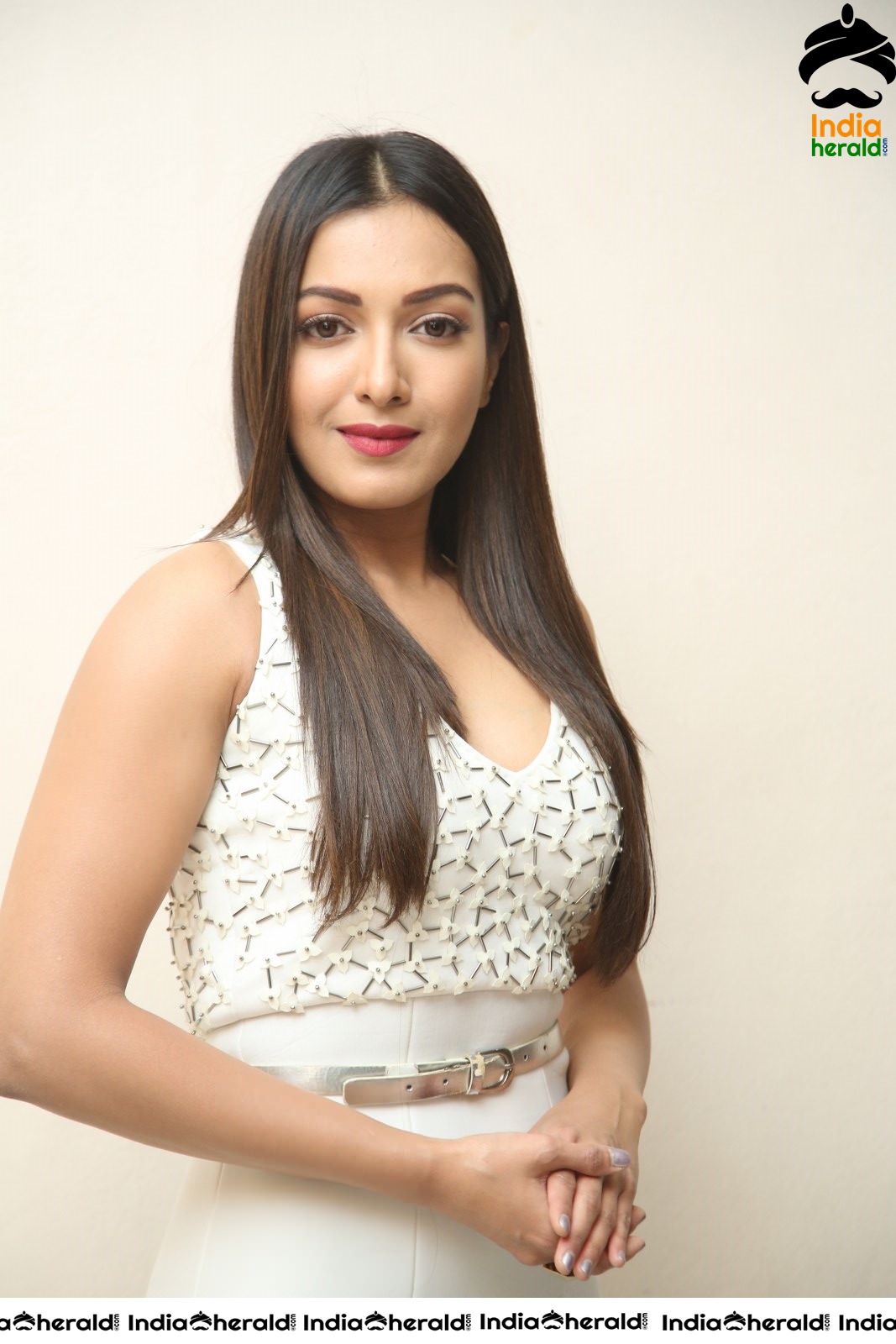 Catherine Tresa Looking Tempting Hot in White at Press meet of Vadaladu Set 4