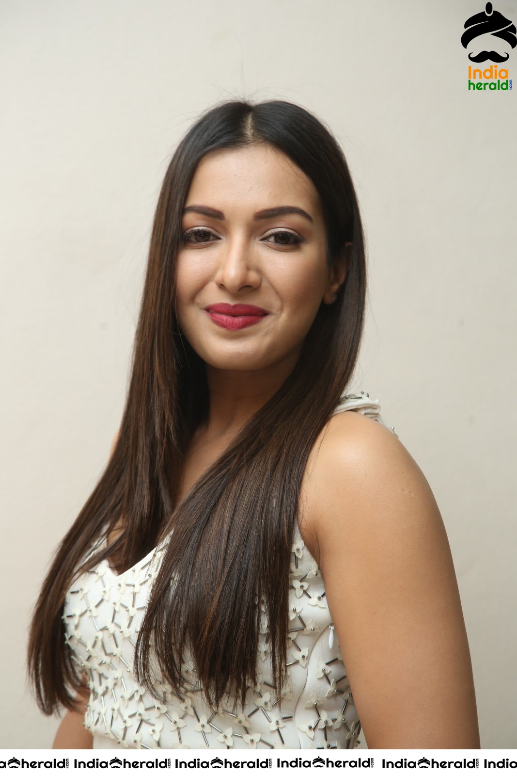 Catherine Tresa Looking Tempting Hot in White at Press meet of Vadaladu Set 5