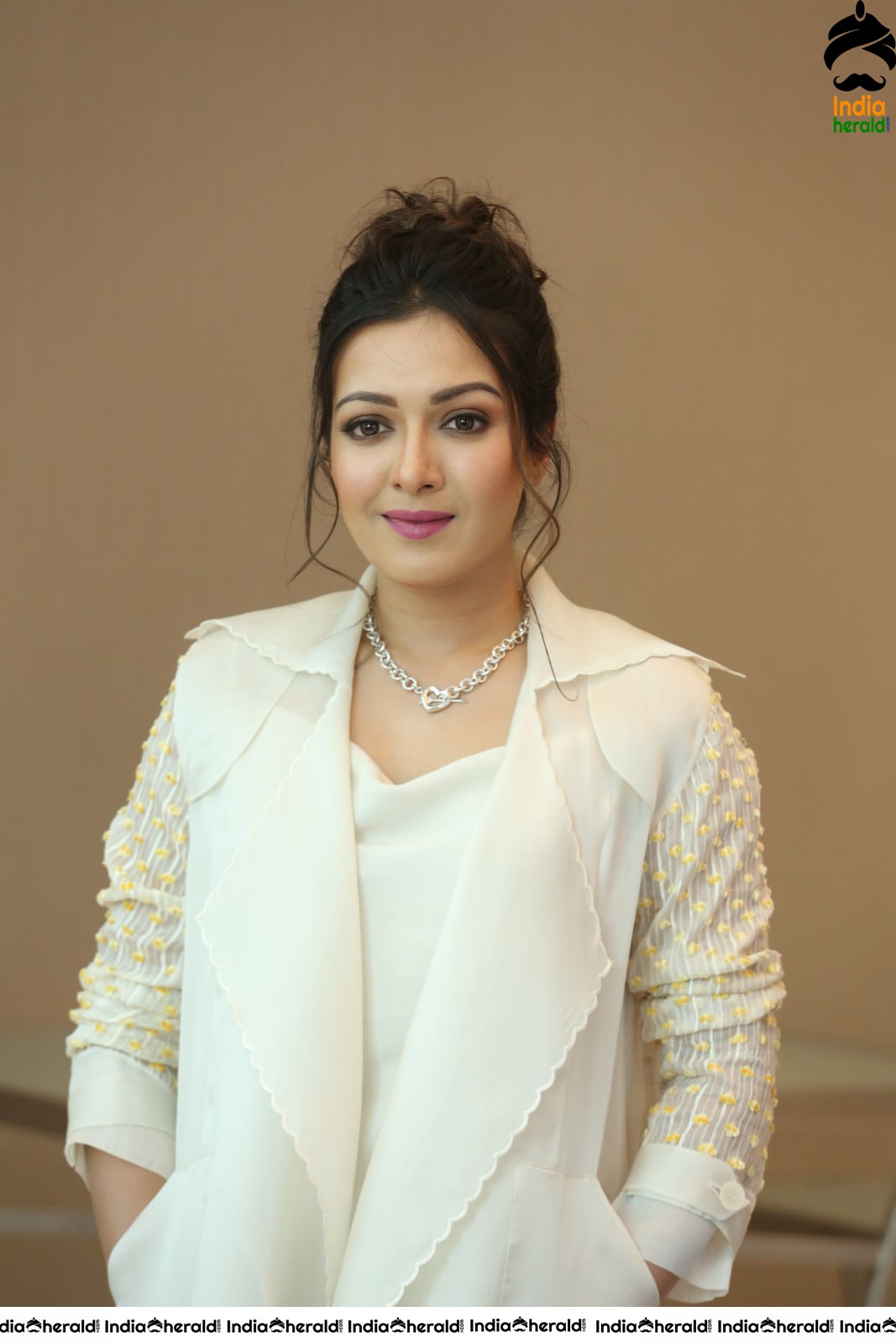 Catherine Tresa looks Captivating and Gorgeous in these Clicks