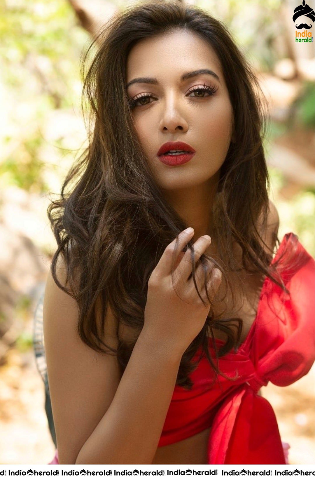 Catherine Tresa Recent Hot Photoshoot Clicks