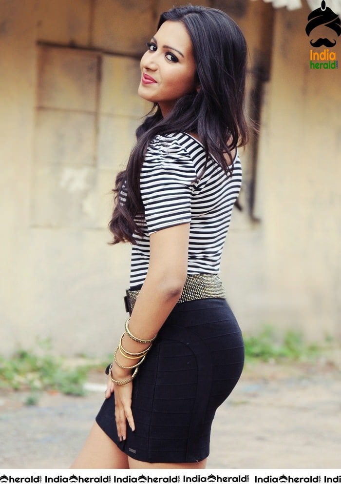 Catherine Tresa Sizzling Hot Photos flaunting her parabolic curves Set 2