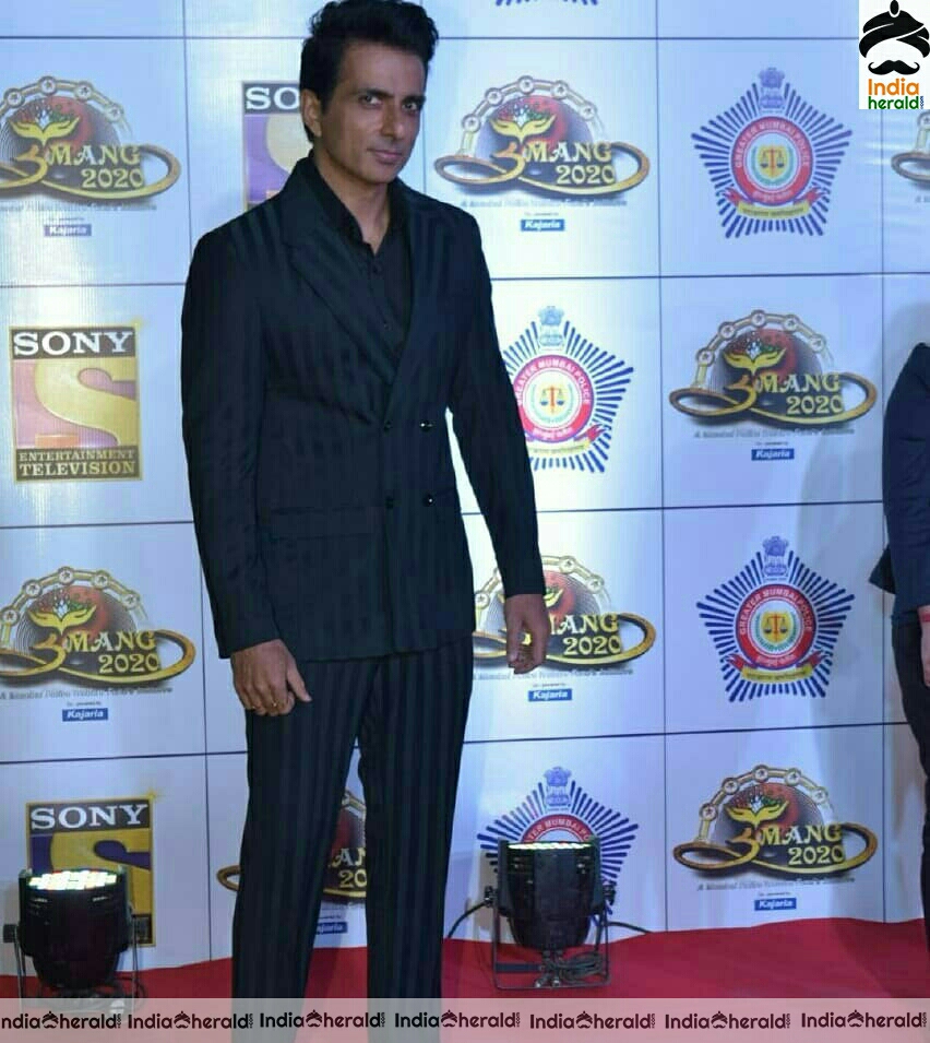 Celebs At Umang 2020 The Red Carpet Of Mumbai Police Show Set 3