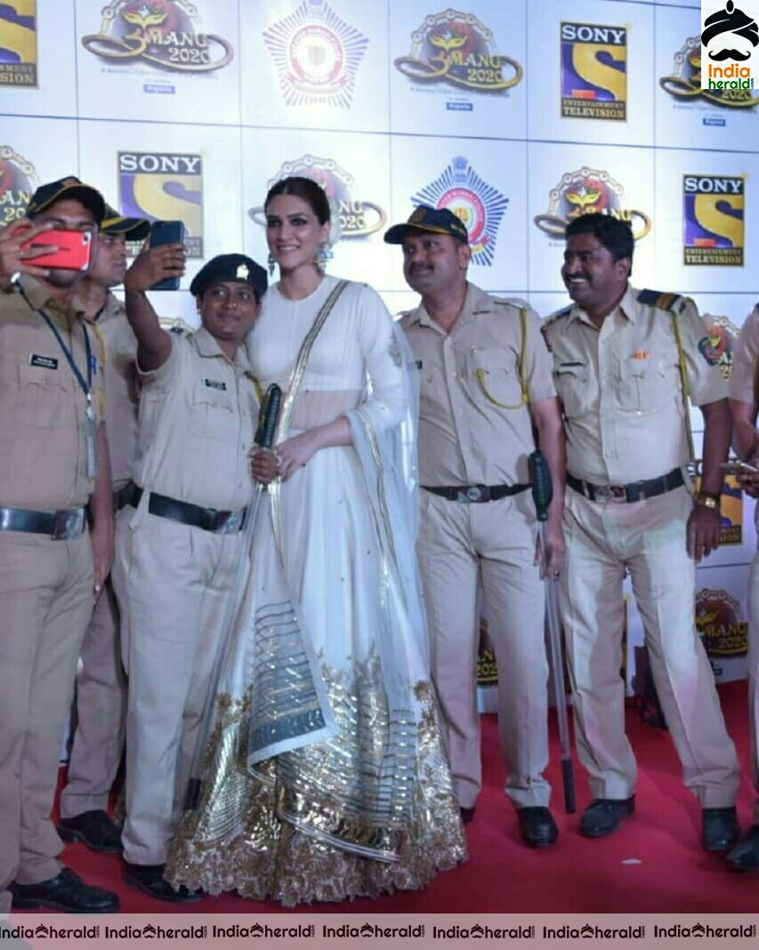 Celebs At Umang 2020 The Red Carpet Of Mumbai Police Show Set 4