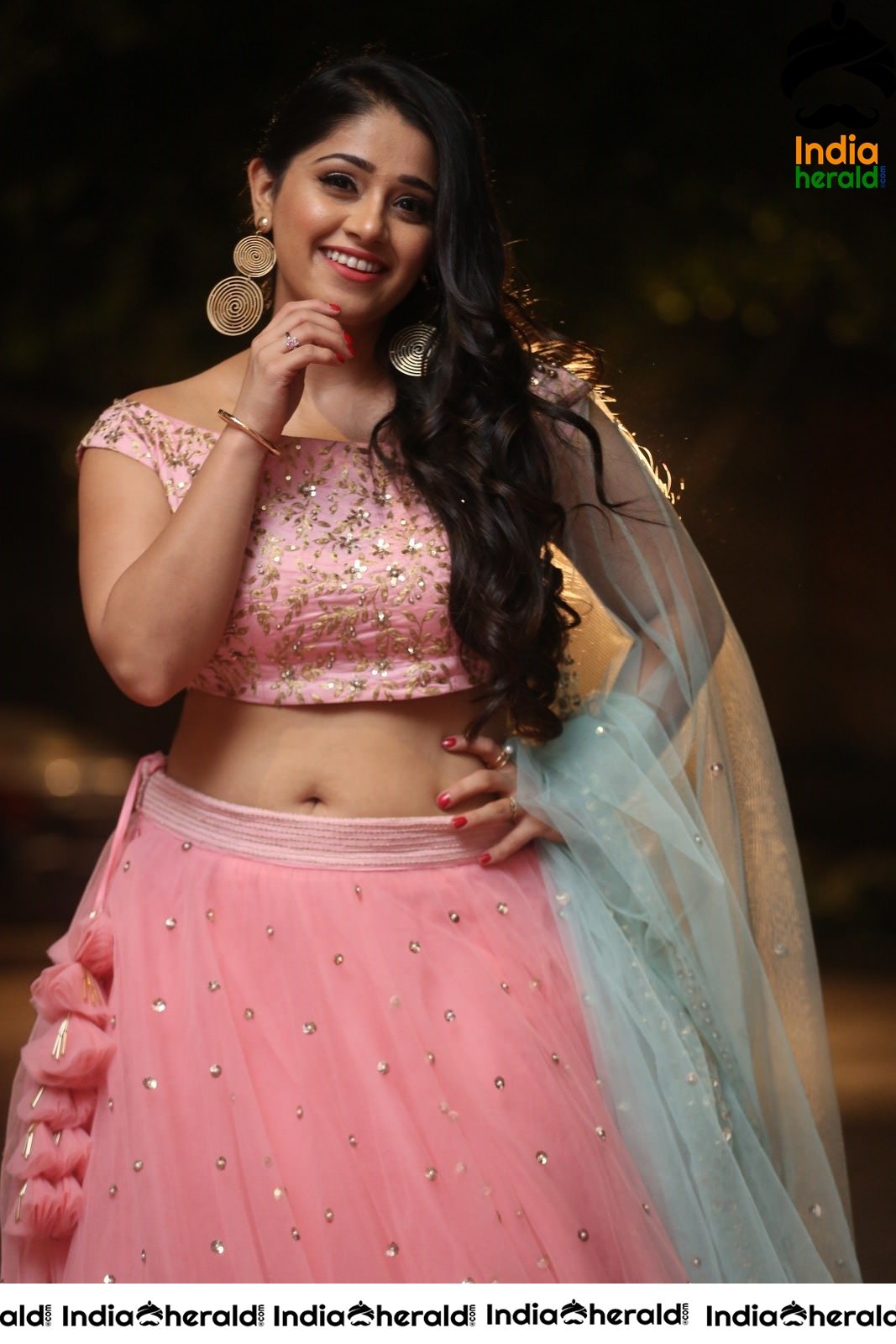 Chandni Bhagwanani Exposing her Waistline and Navel in Pink Attire Set 1
