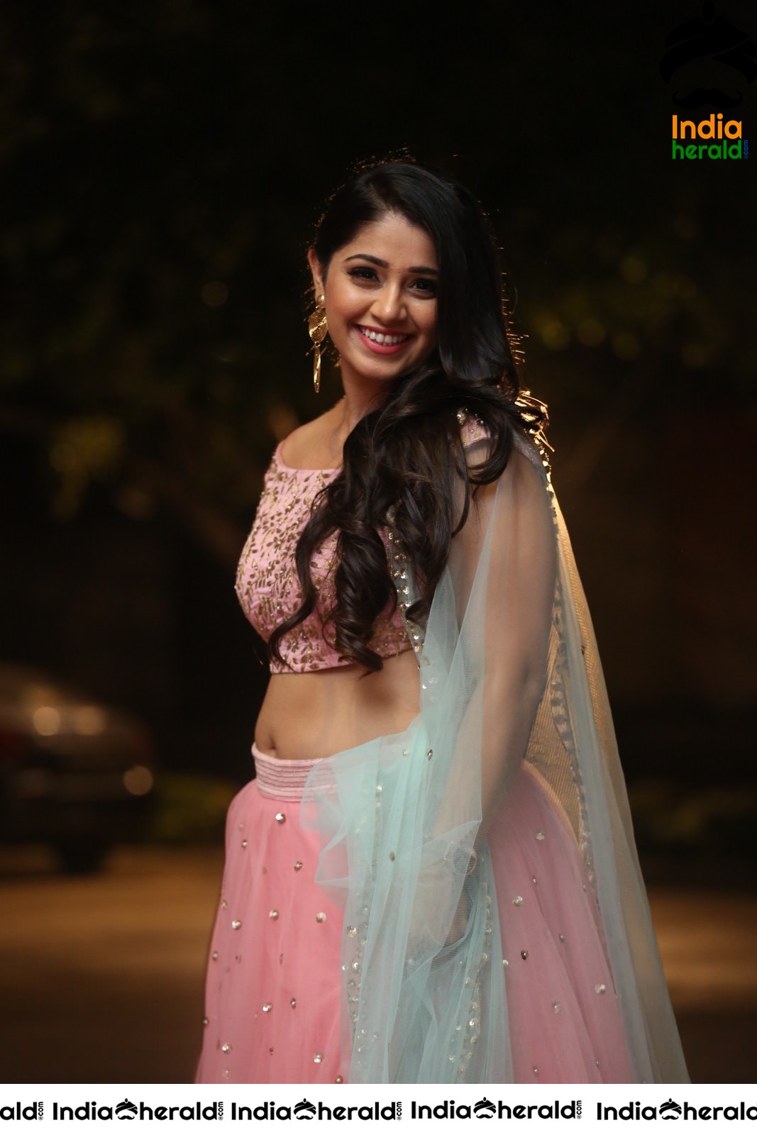 Chandni Bhagwanani Exposing her Waistline and Navel in Pink Attire Set 1