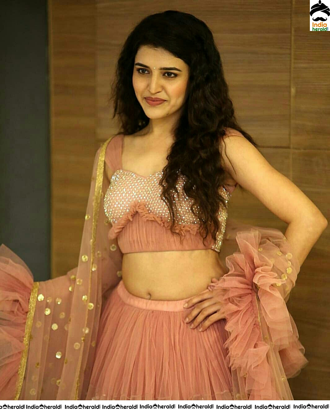 Chitra Shukla Looking Too Hot To Handle In These Waist Curves Exposing Photos