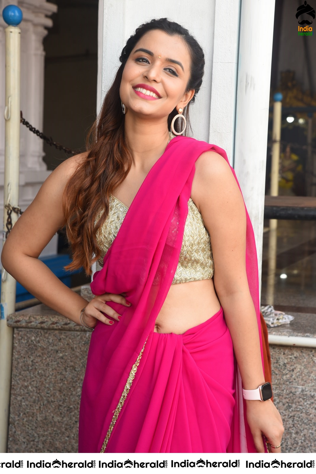 Chitranshi Dhyani Hot Stills in Pink Saree Set 1