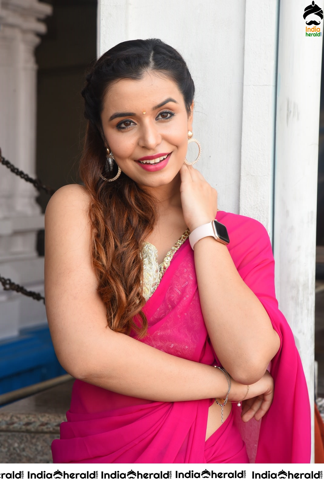 Chitranshi Dhyani Hot Stills in Pink Saree Set 1