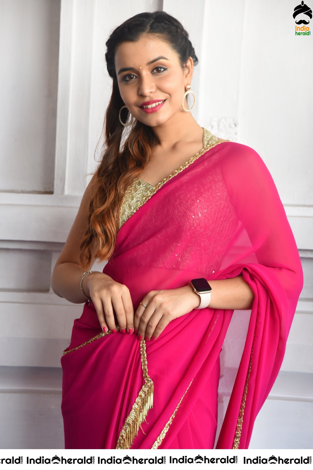 Chitranshi Dhyani Hot Stills in Pink Saree Set 1