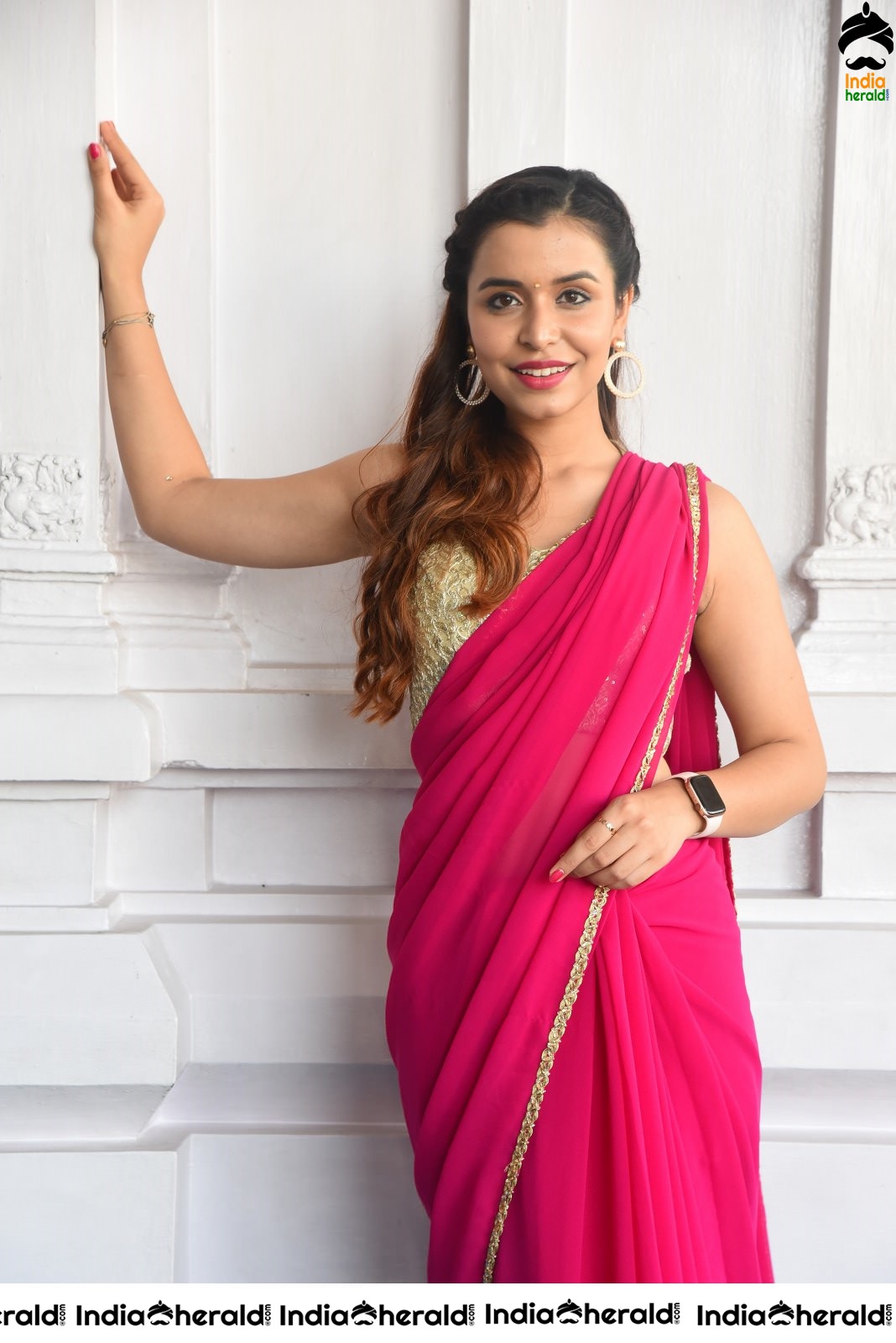 Chitranshi Dhyani Hot Stills in Pink Saree Set 2