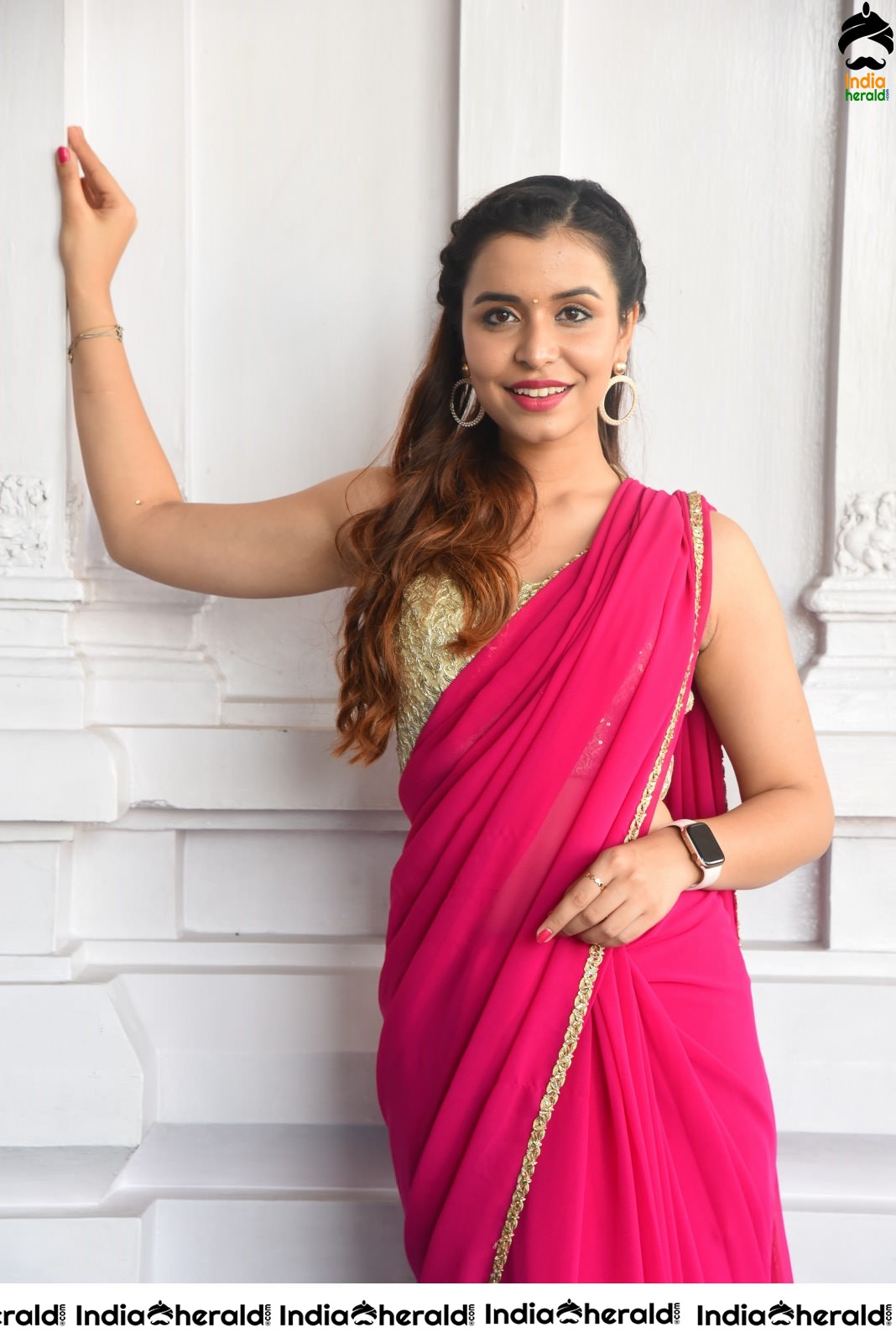 Chitranshi Dhyani Hot Stills in Pink Saree Set 2