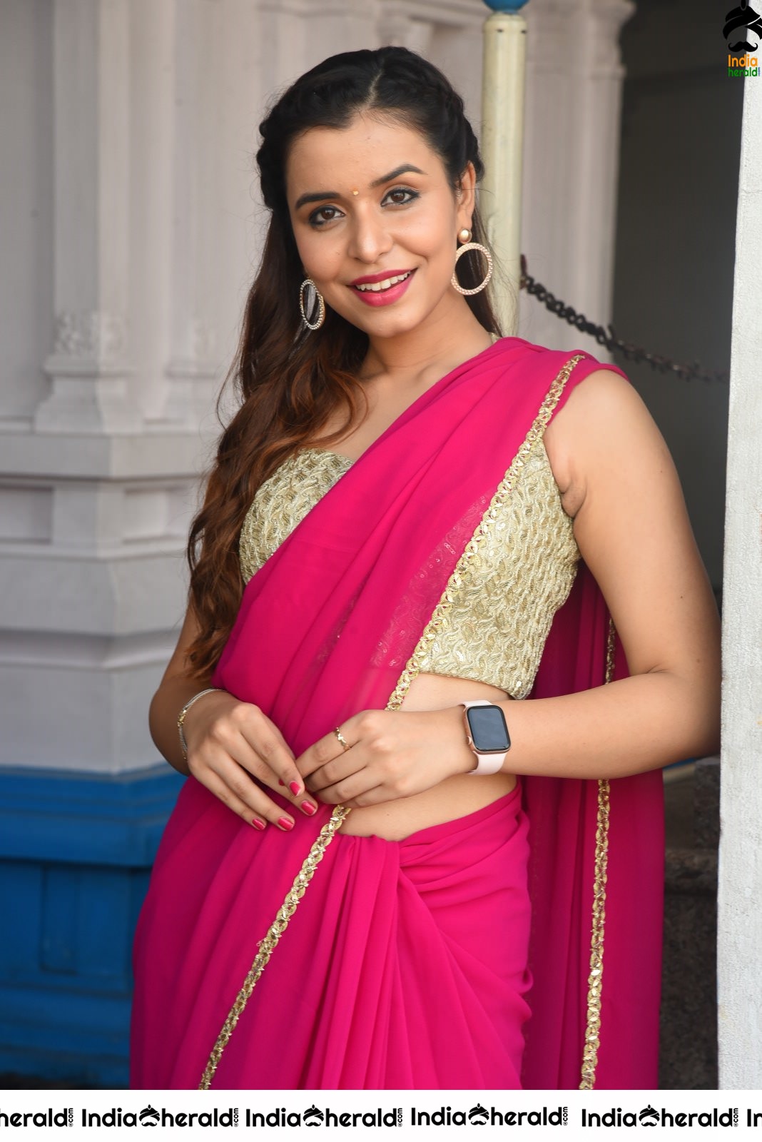 Chritranshi Dhyani Hot Hip Show in Pink Saree Set 1