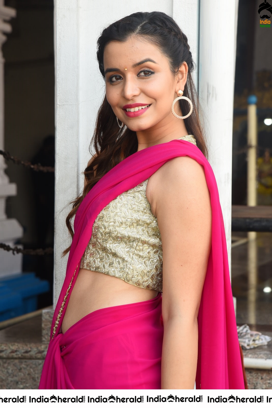 Chritranshi Dhyani Hot Hip Show in Pink Saree Set 1