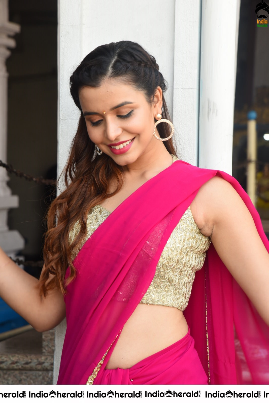 Chritranshi Dhyani Hot Hip Show in Pink Saree Set 1