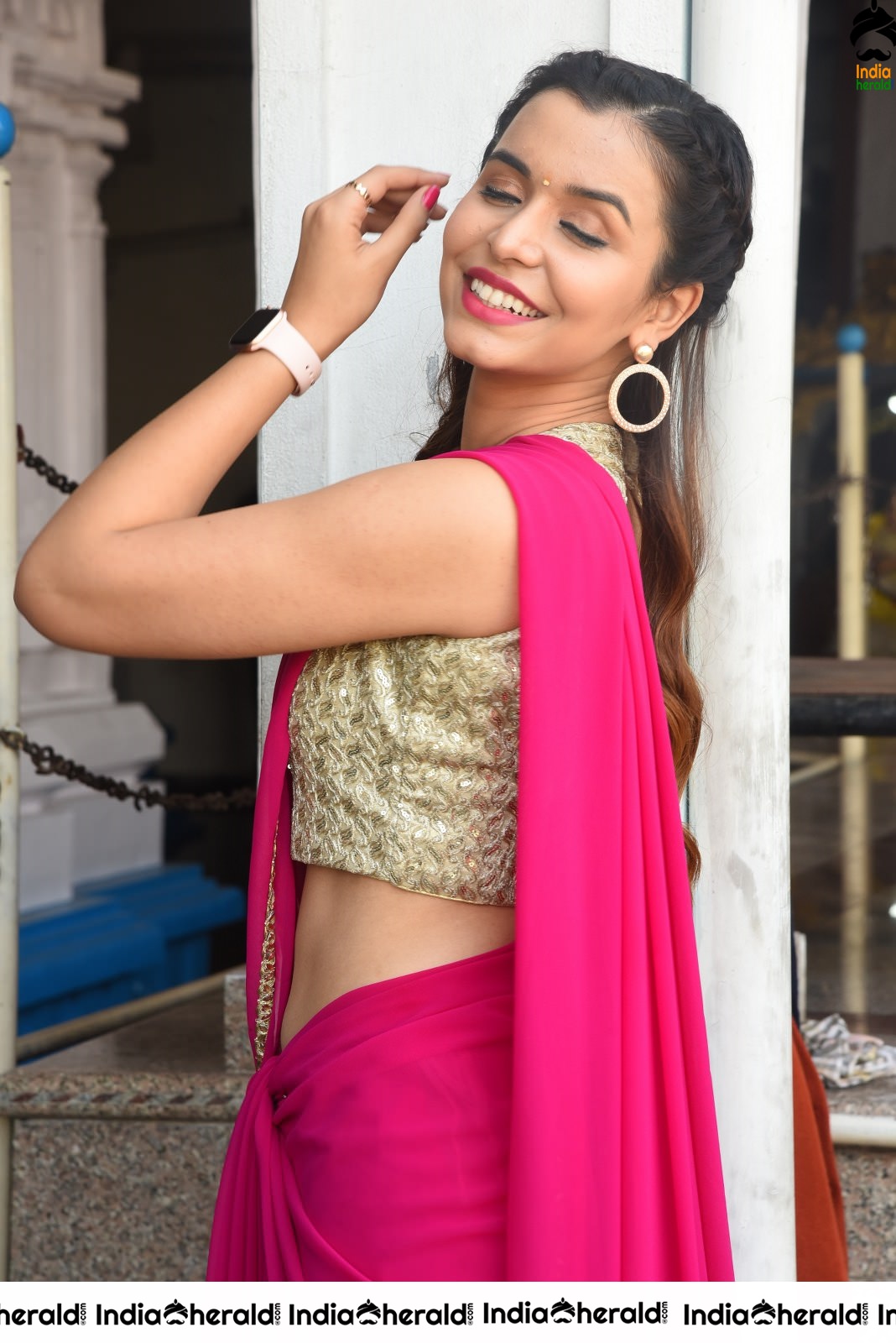 Chritranshi Dhyani Hot Hip Show in Pink Saree Set 1