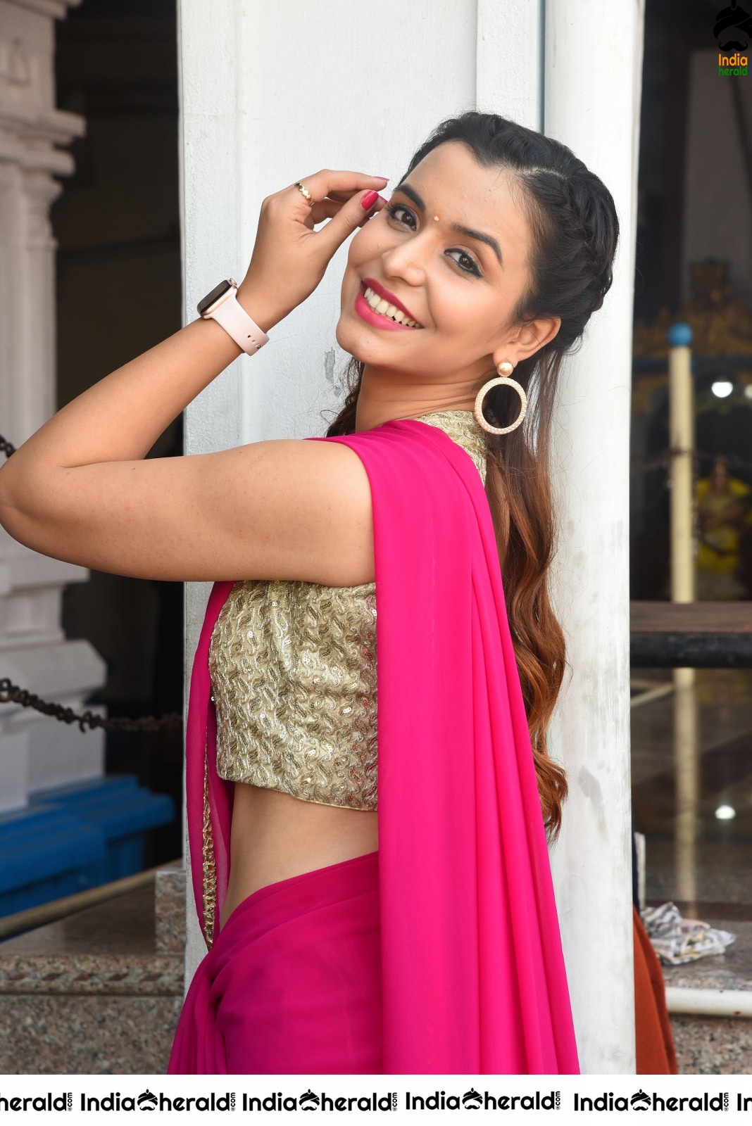 Chritranshi Dhyani Hot Hip Show in Pink Saree Set 1