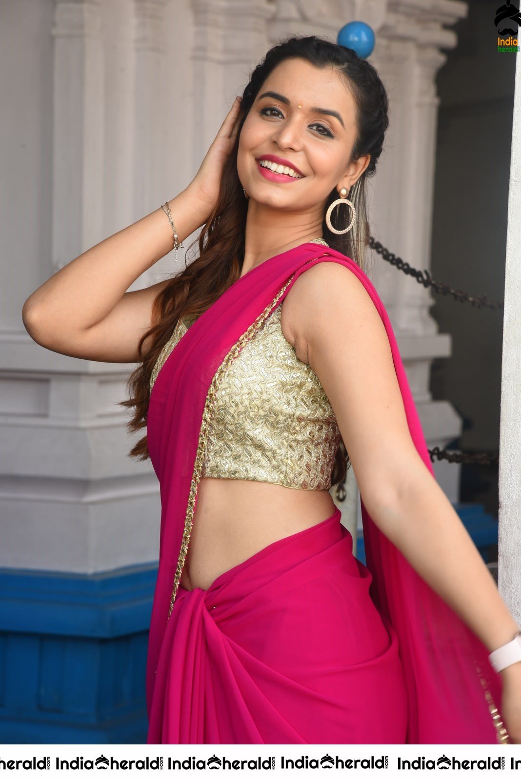 Chritranshi Dhyani Hot Hip Show in Pink Saree Set 2