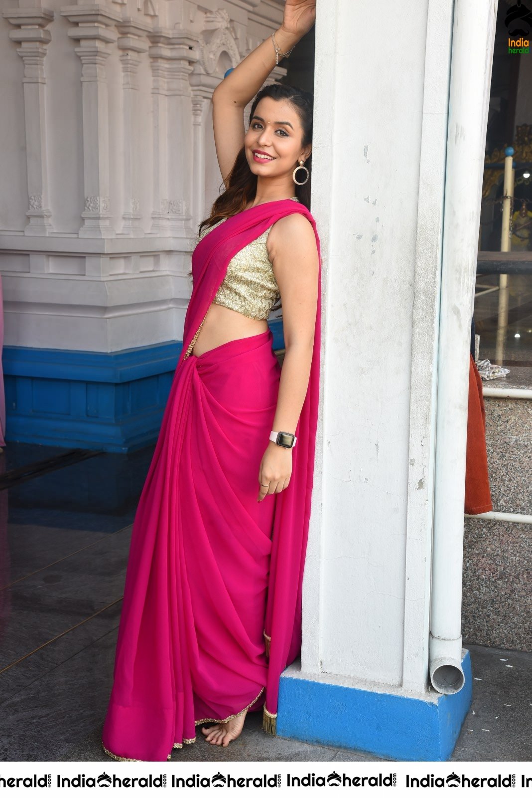 Chritranshi Dhyani Hot Hip Show in Pink Saree Set 2