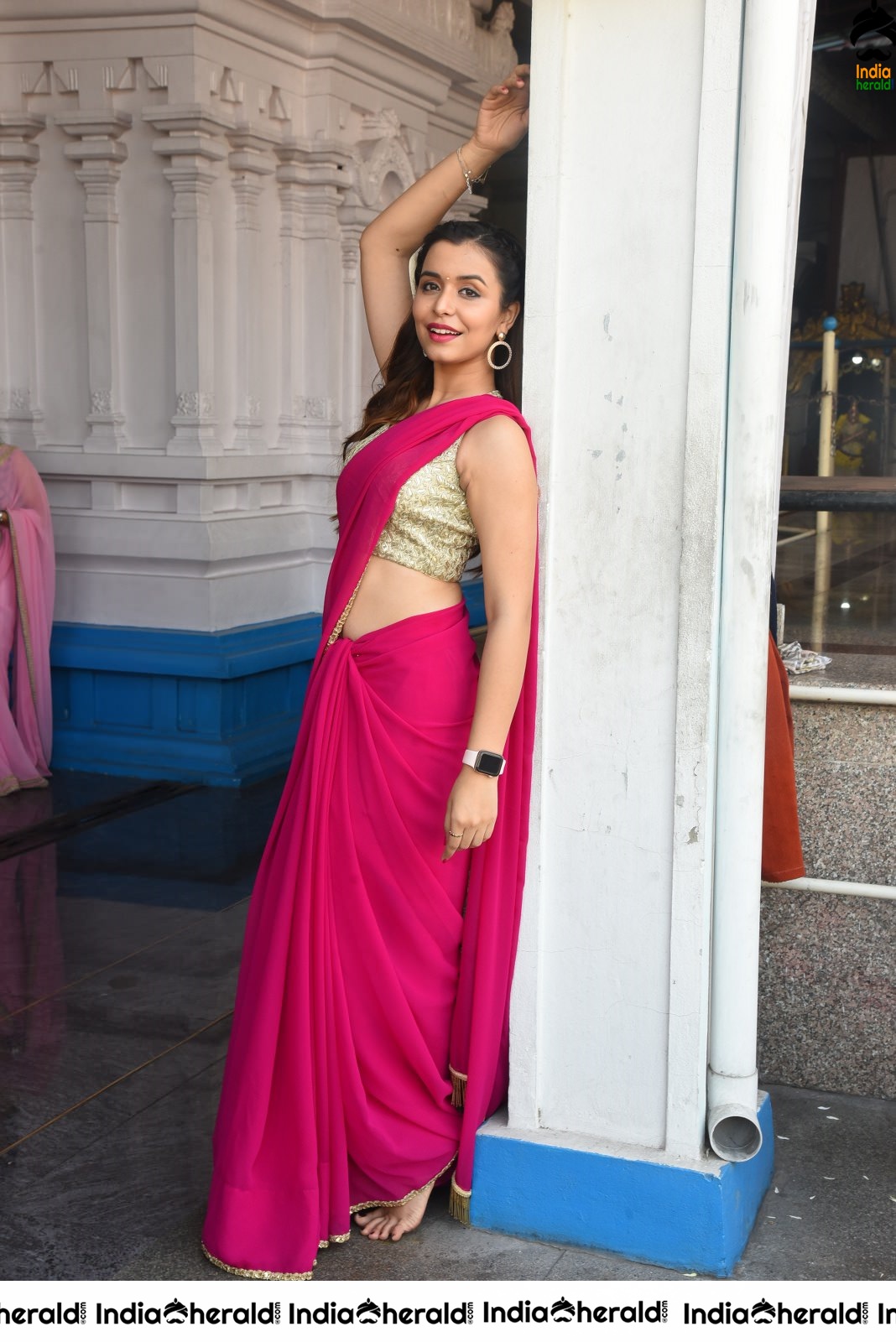 Chritranshi Dhyani Hot Hip Show in Pink Saree Set 2