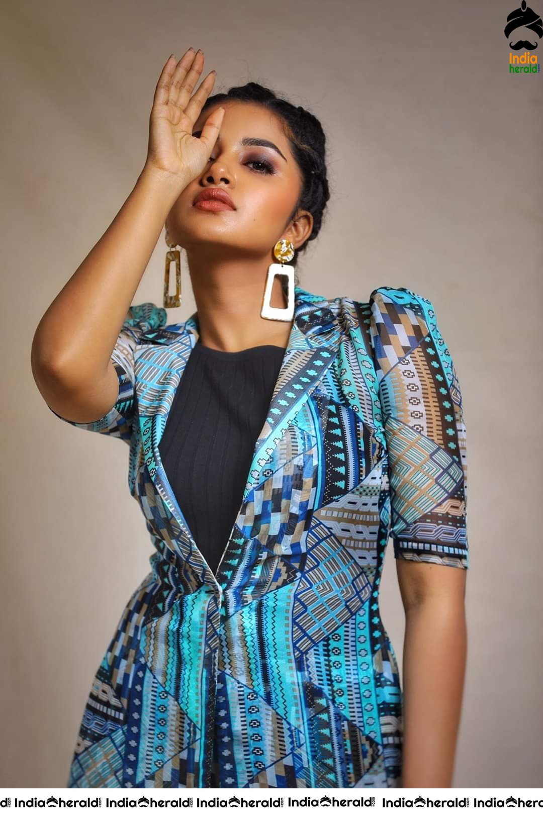 Curly Haired Mallu Beauty Anupama Parameswaran Cute and Hot Photos Set 2