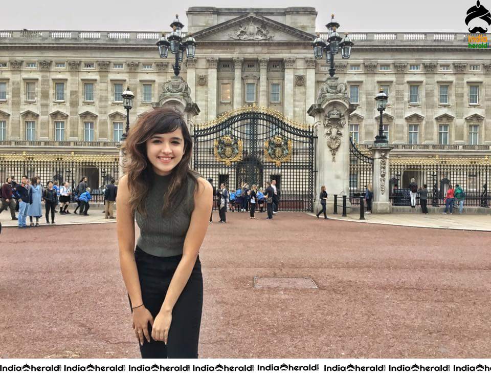 Cute Adorable and Hot Photos Collection of Shirley Set 1