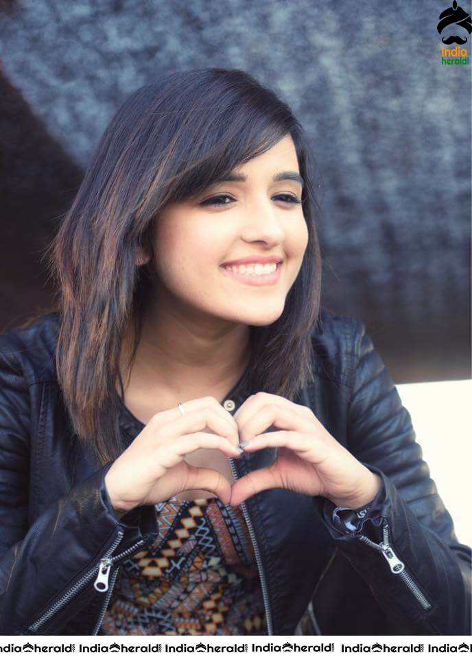 Cute Adorable and Hot Photos Collection of Shirley Set 2