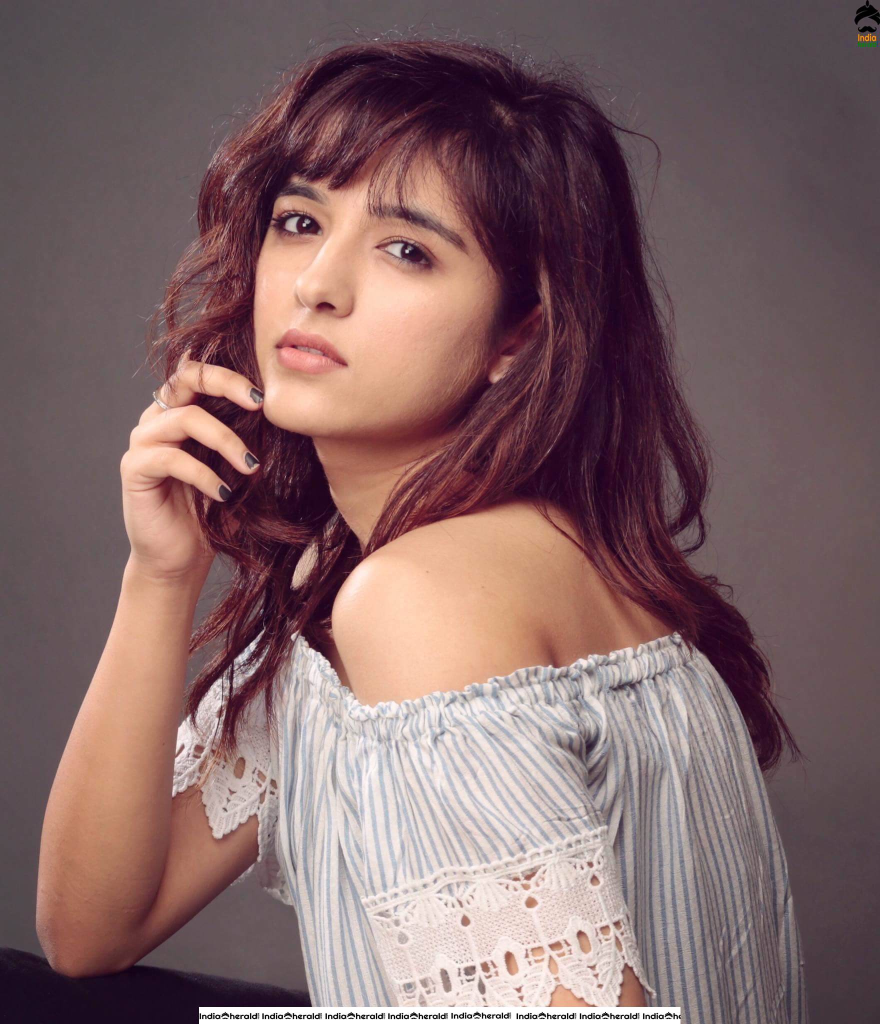 Cute Adorable and Hot Photos Collection of Shirley Set 4