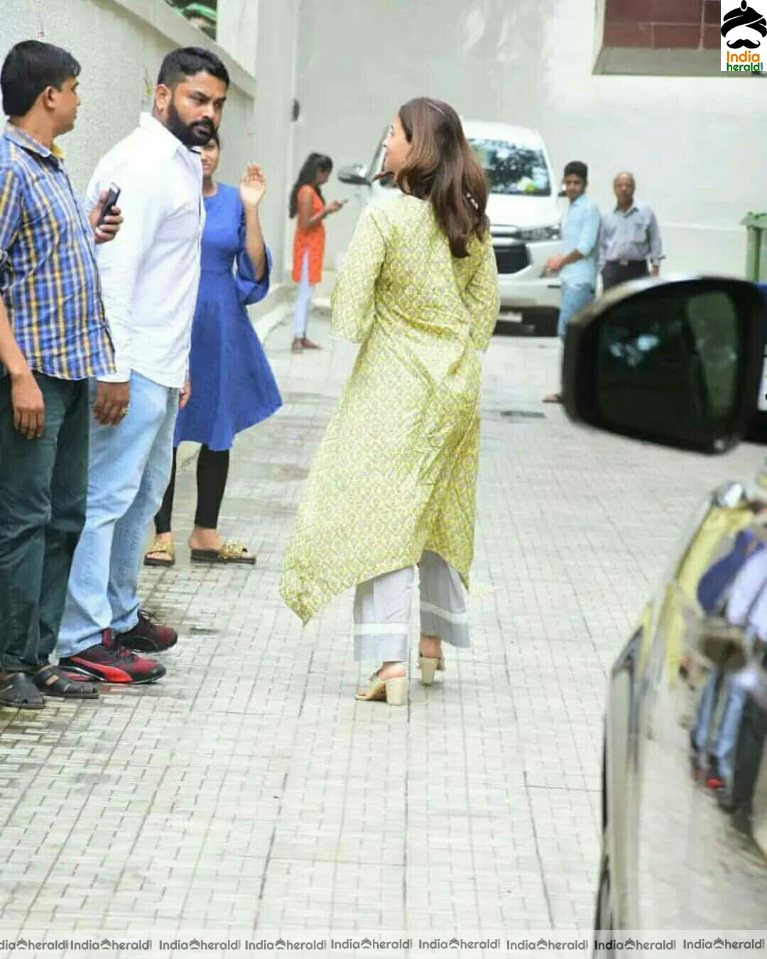 Cute Alia Bhatt Spotted At Mahesh Bhatt Office