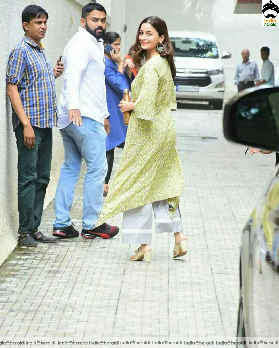 Cute Alia Bhatt Spotted At Mahesh Bhatt Office