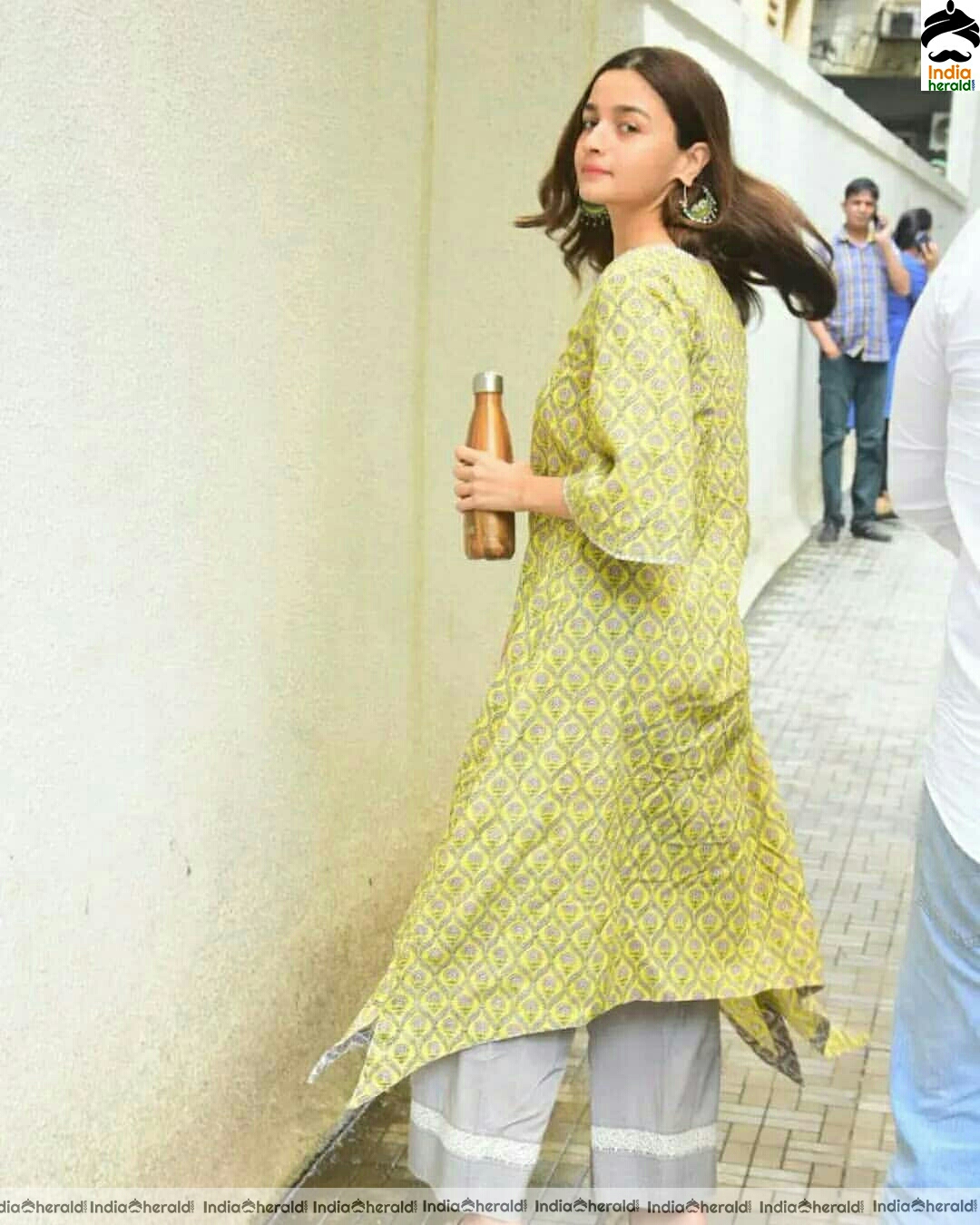Cute Alia Bhatt Spotted At Mahesh Bhatt Office