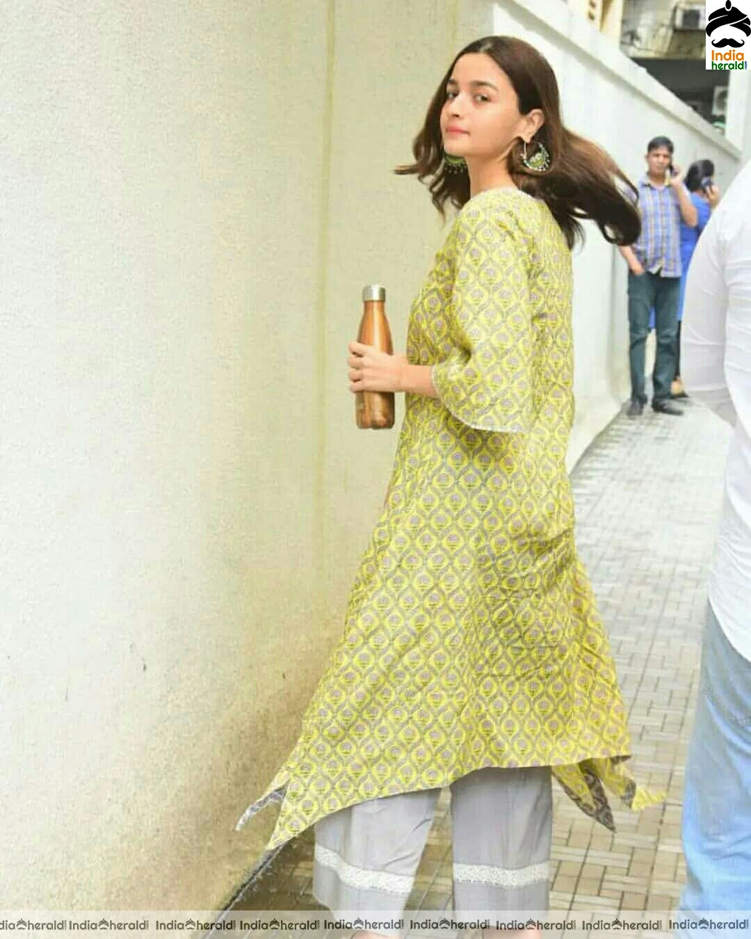 Cute Alia Bhatt Spotted At Mahesh Bhatt Office