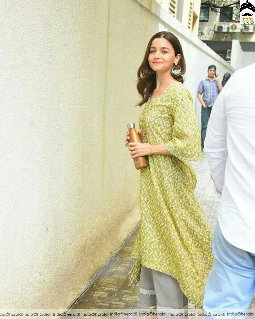 Cute Alia Bhatt Spotted At Mahesh Bhatt Office