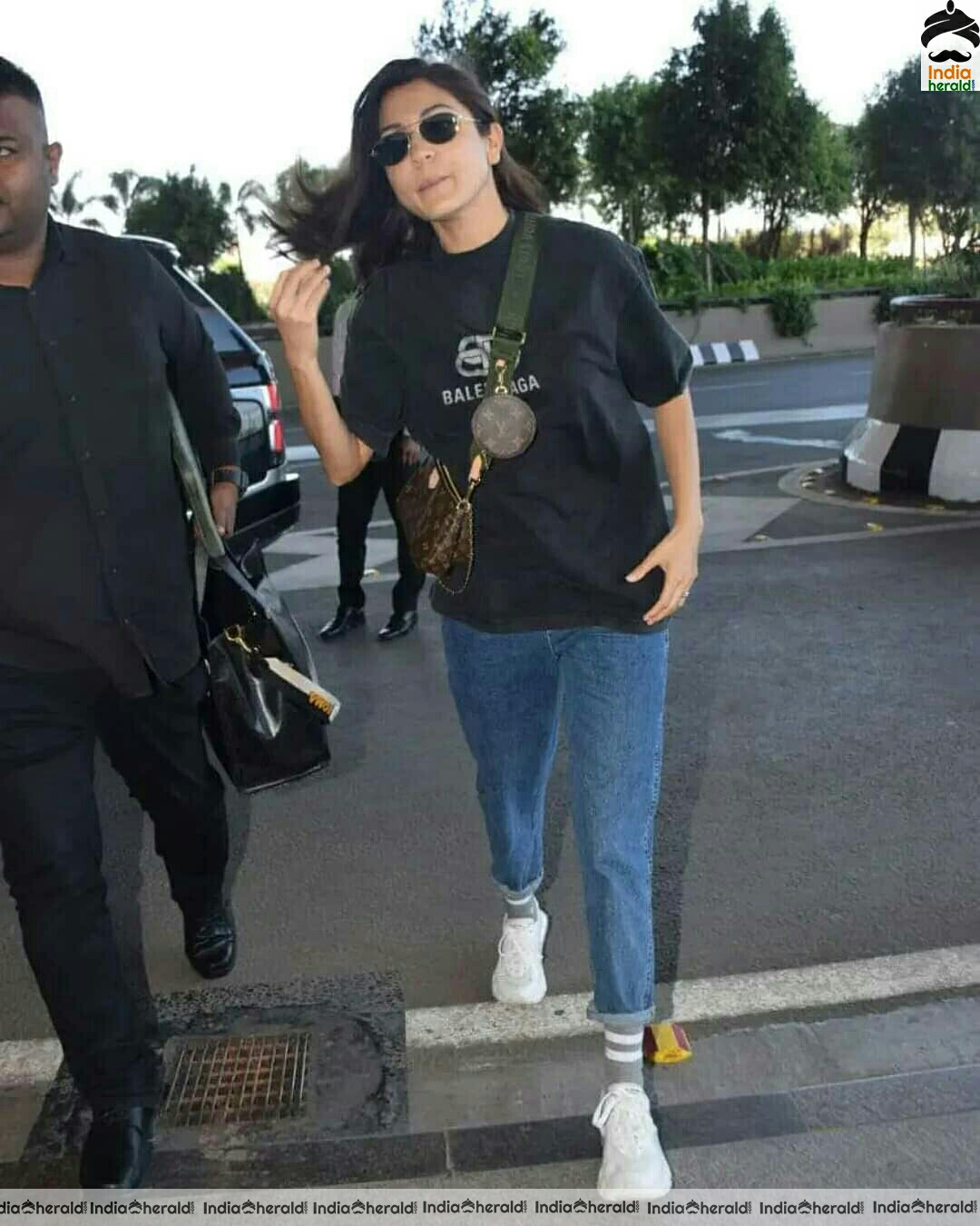 Cute Anushka Sharma Spotted At Mumbai Airport