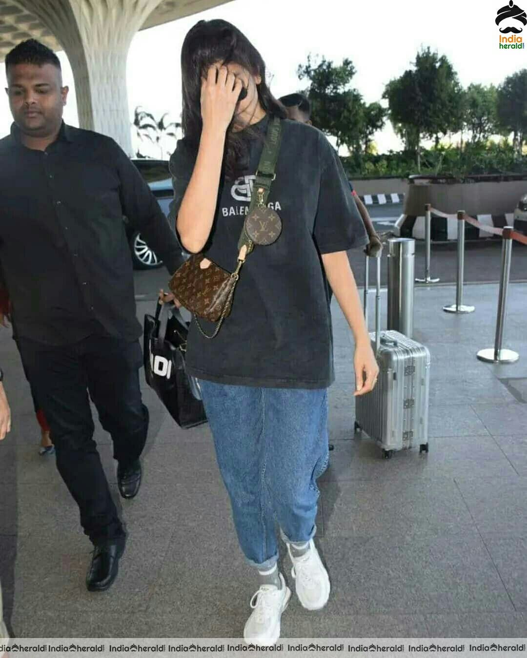 Cute Anushka Sharma Spotted At Mumbai Airport