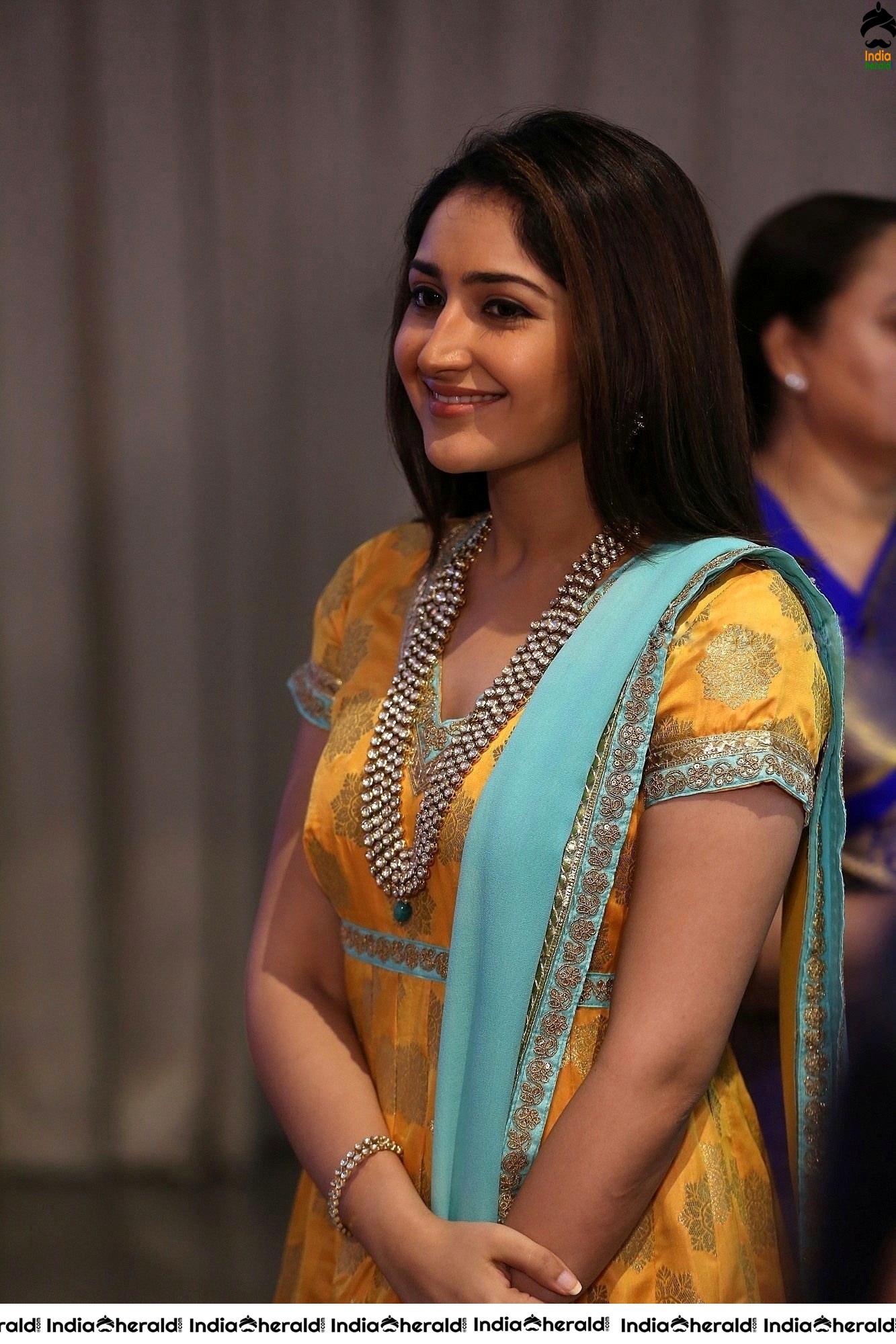 Cute Hot and Gorgeous Photos Collection of Sayyeshaa Saigal Set 1