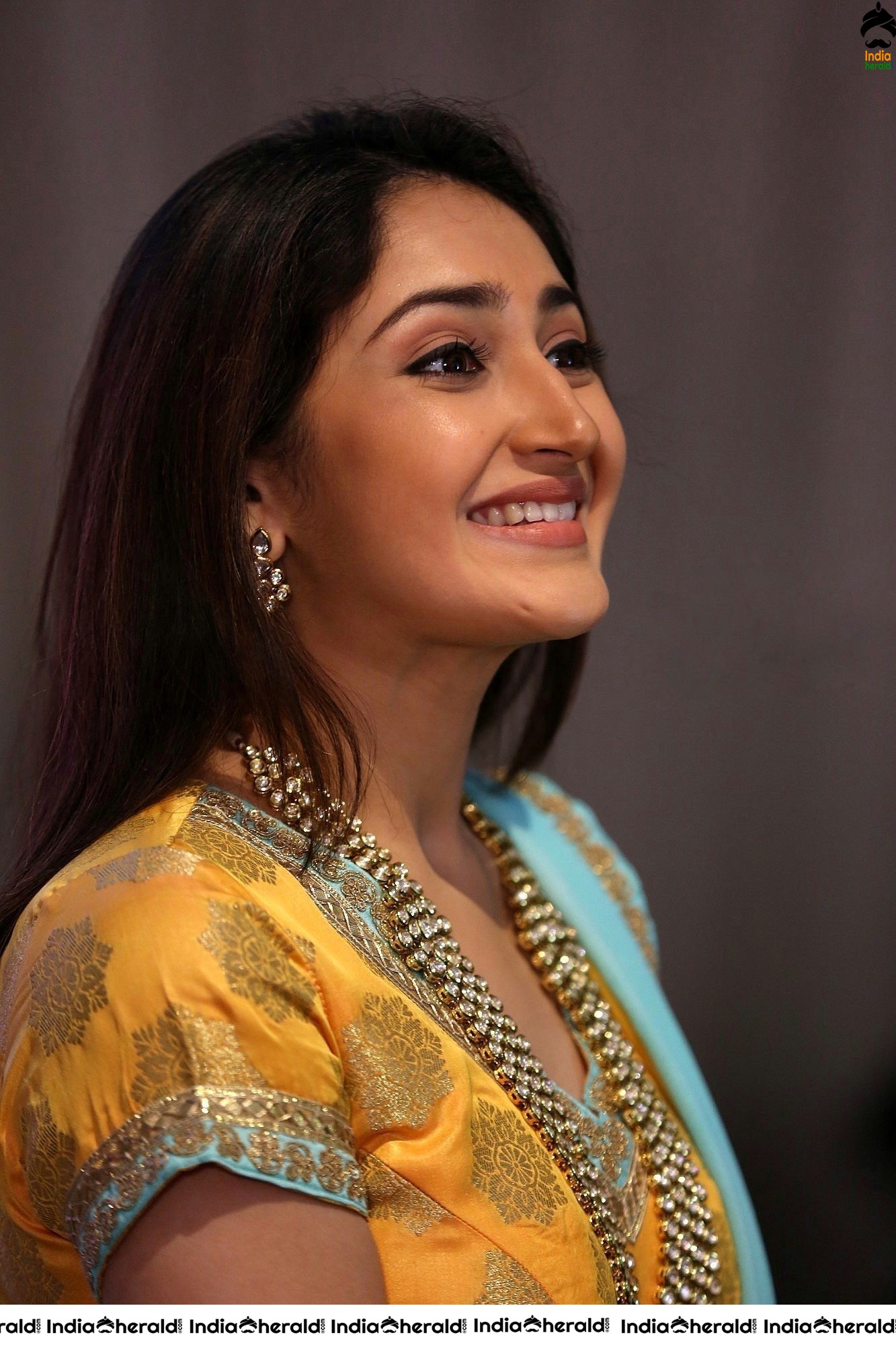 Cute Hot and Gorgeous Photos Collection of Sayyeshaa Saigal Set 1