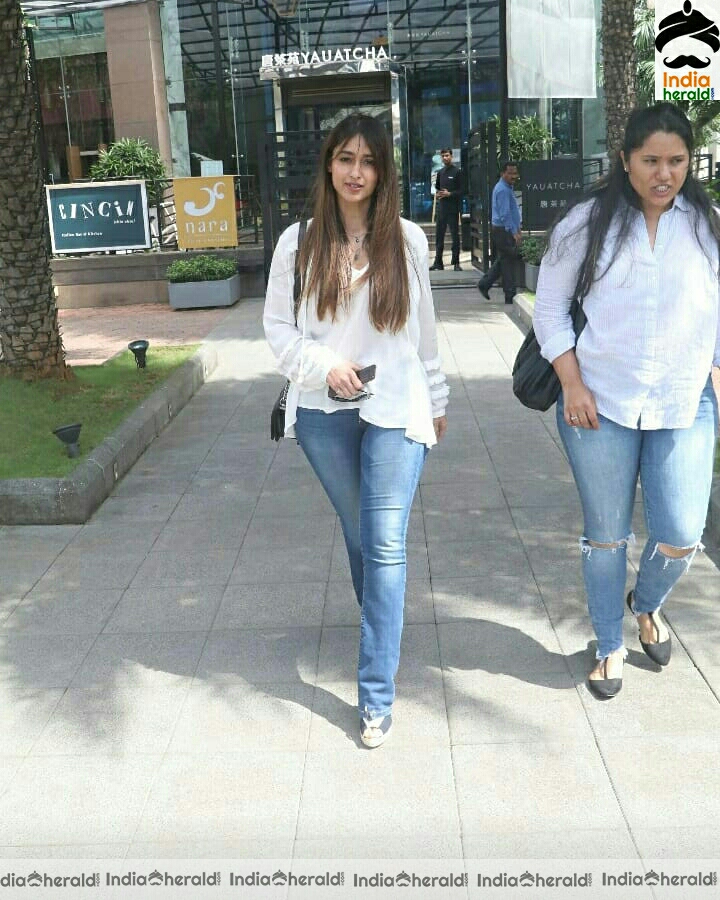 Cute Ileana Spotted Outside At Bandra