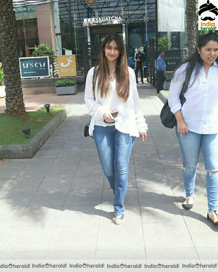 Cute Ileana Spotted Outside At Bandra