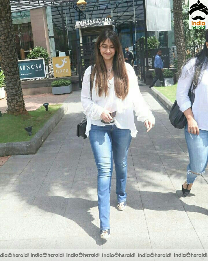 Cute Ileana Spotted Outside At Bandra